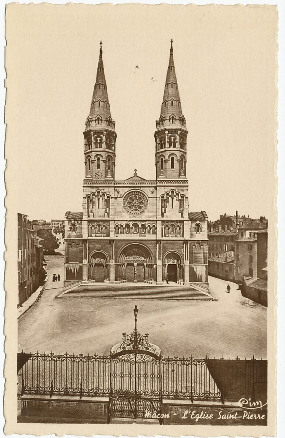 Mâcon. L'église Saint-Pierre.