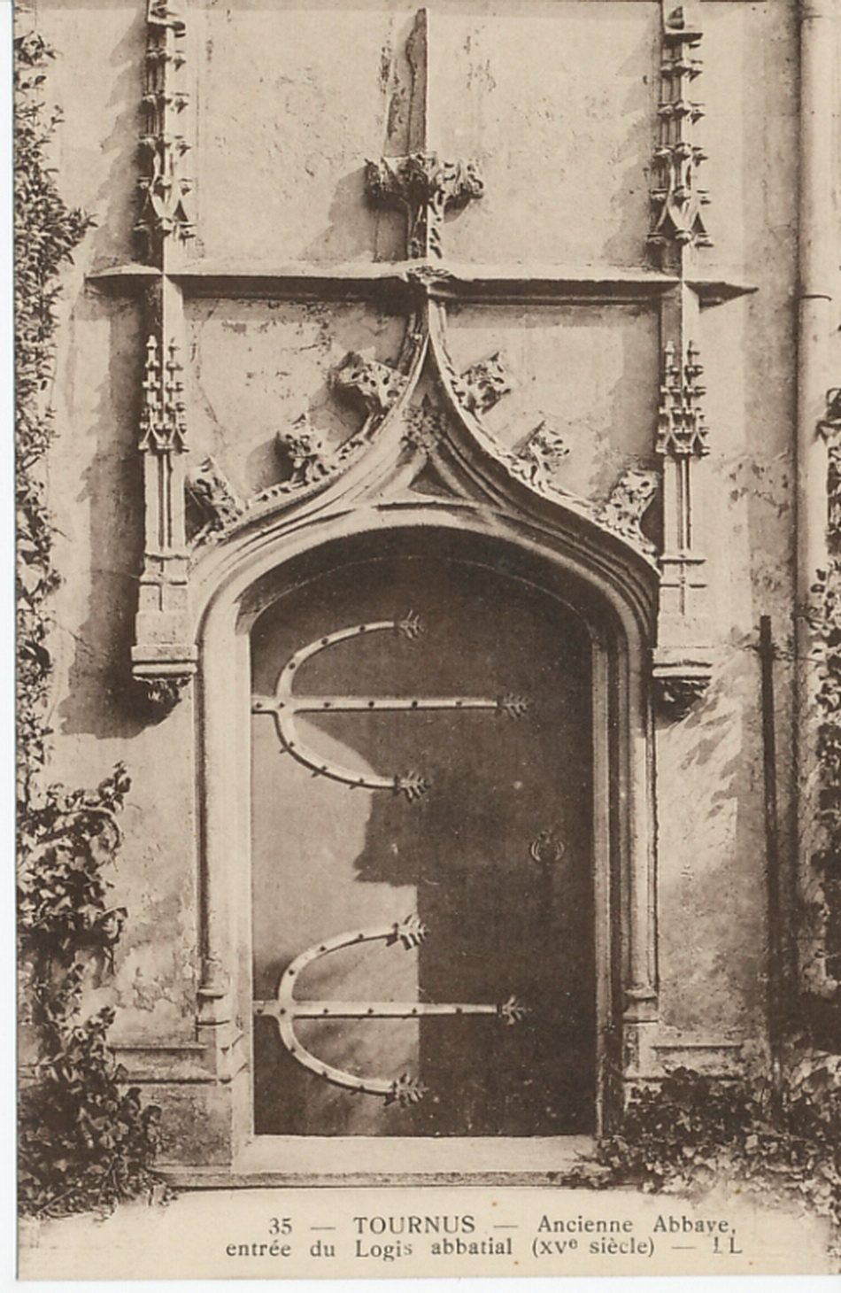 Tournus. Ancienne abbaye, entrée du logis abbatial (XVe s.).