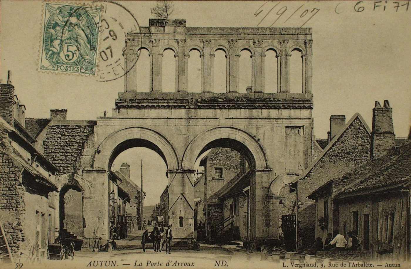 Autun. La porte d'Arroux.
