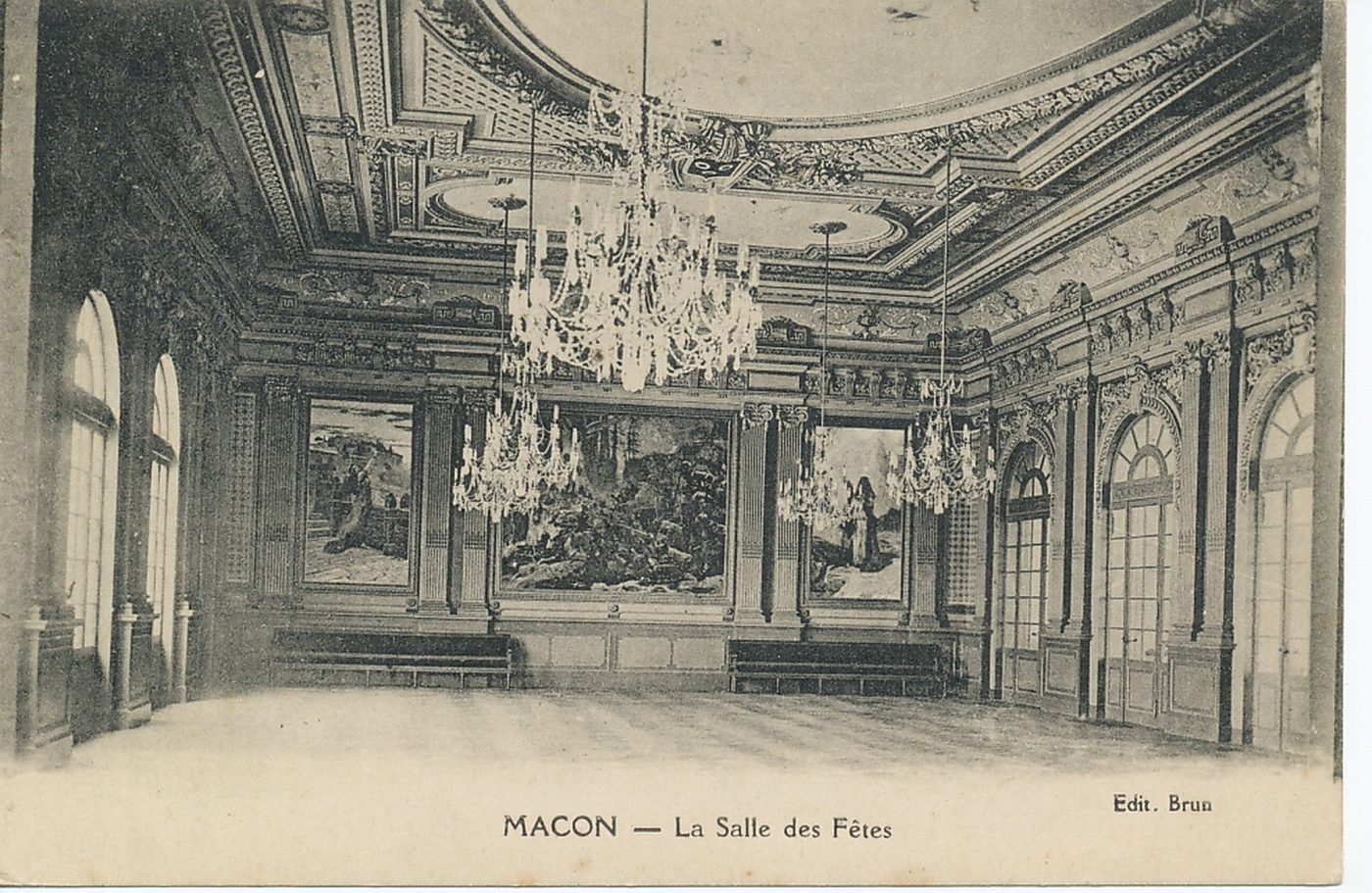 Mâcon. La salle des fêtes.