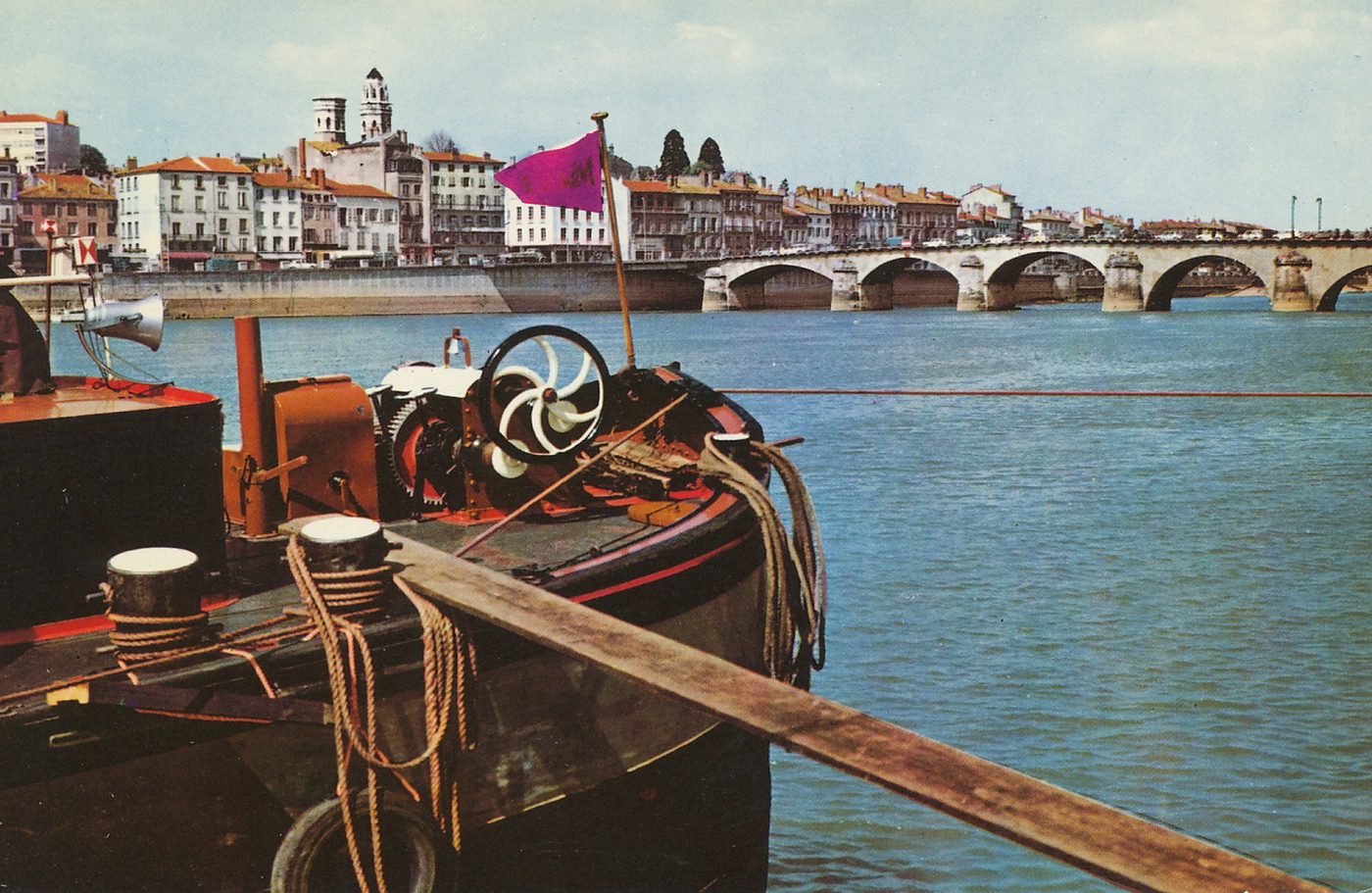 Mâcon. La Saône. Le pont de Saint-Laurent. Le vieux Saint-Vincent.