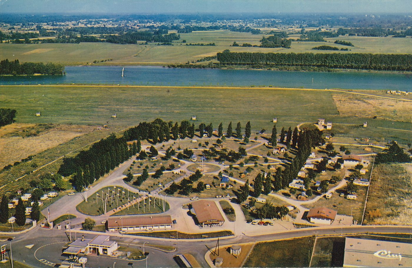 Mâcon. Vue générale aérienne du camping.