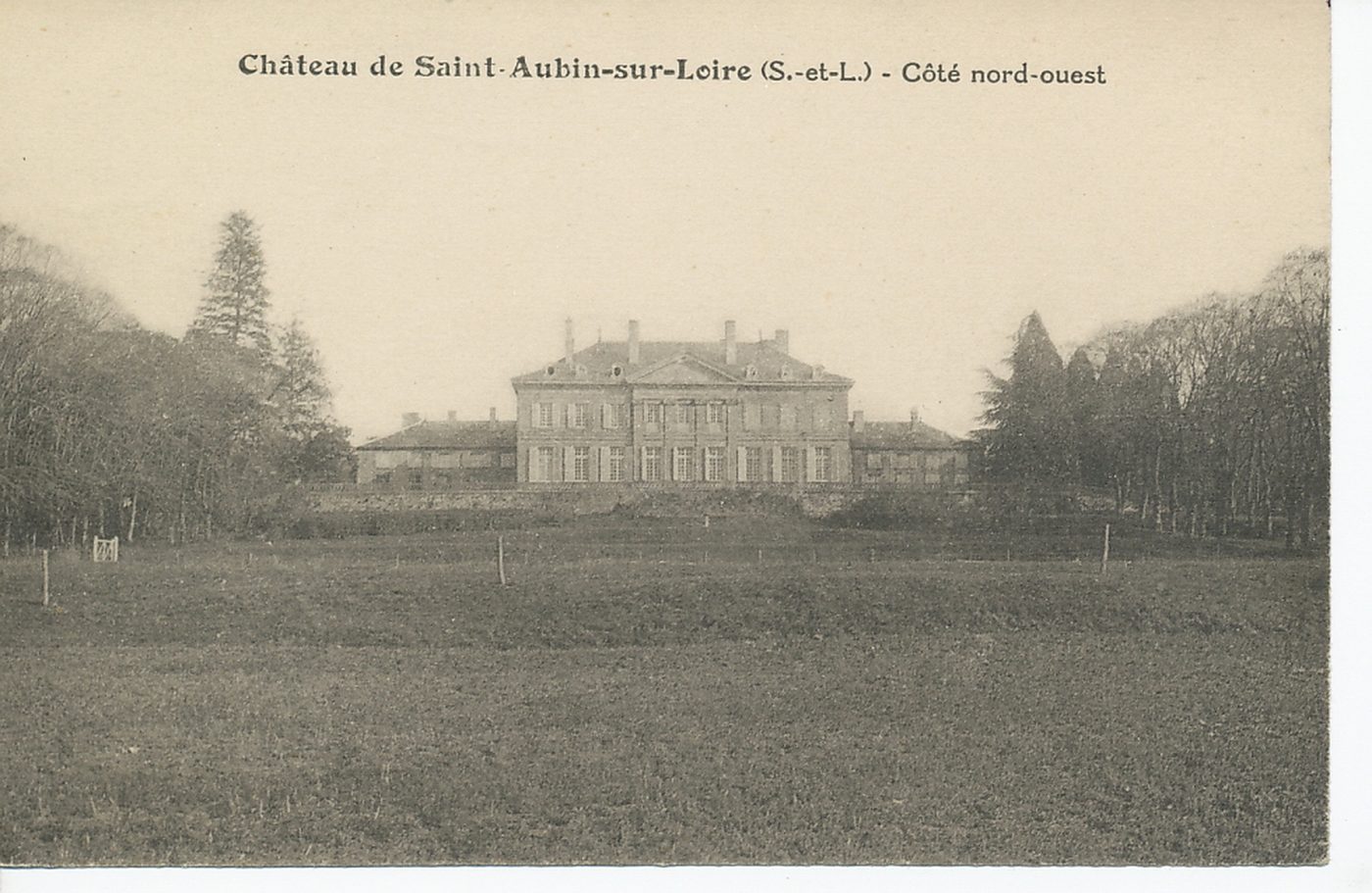 Château de Saint-Aubin-sur-Loire. Côté nord-ouest.