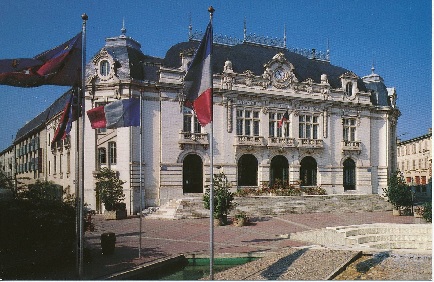 Mâcon. La chambre de commerce et la nouvelle place.