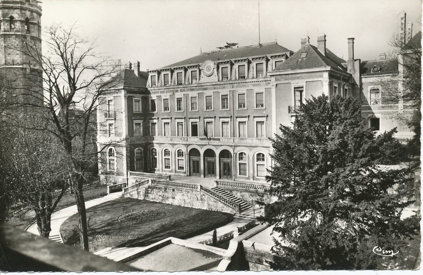 Mâcon. La préfecture.