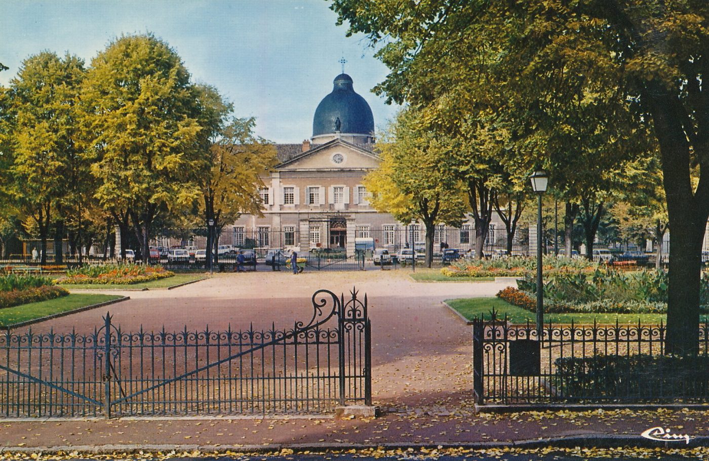 Mâcon. Le square de la paix.