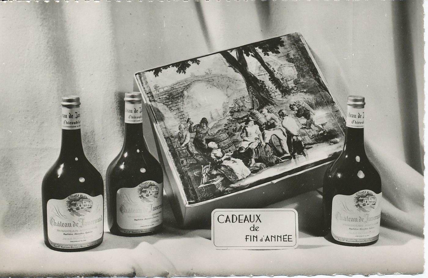 Cadeaux de fin d'année. Coffret "le messager". Contenant au choix : château de Javernand, Chiroubles ou Château des Labourons, Fleurie. Distribué par Faye et Cie, négociants-éleveurs. Mâcon.
