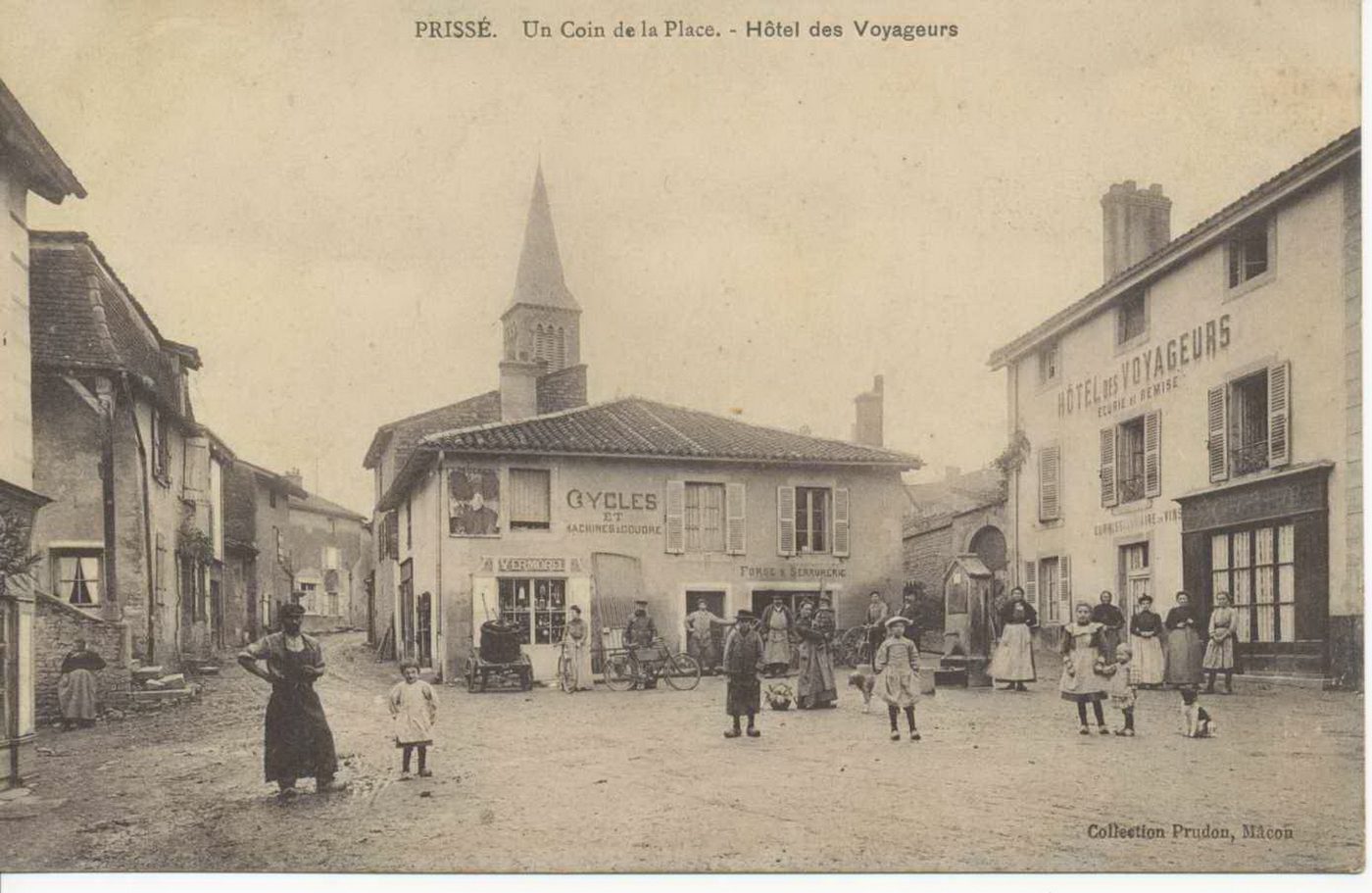 Prissé. Un coin de la place. Hôtel des voyageurs.