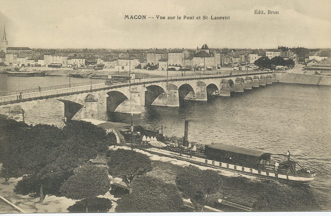 Mâcon. Vue sur le pont et Saint-Laurent.