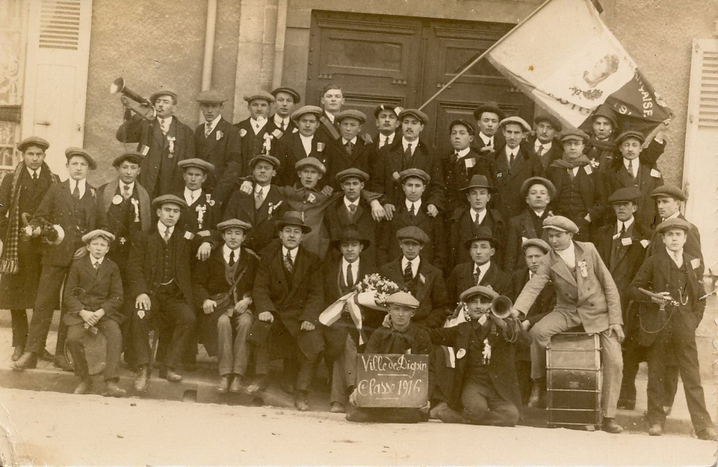 Ville de Digoin. Conscrits, classe 1916.