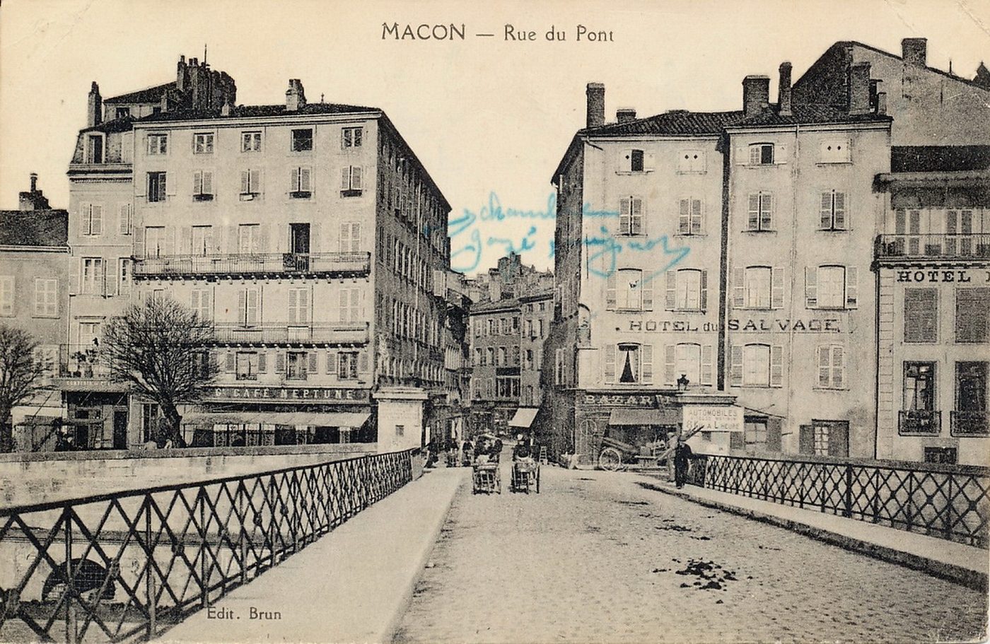Mâcon. Vue du pont.