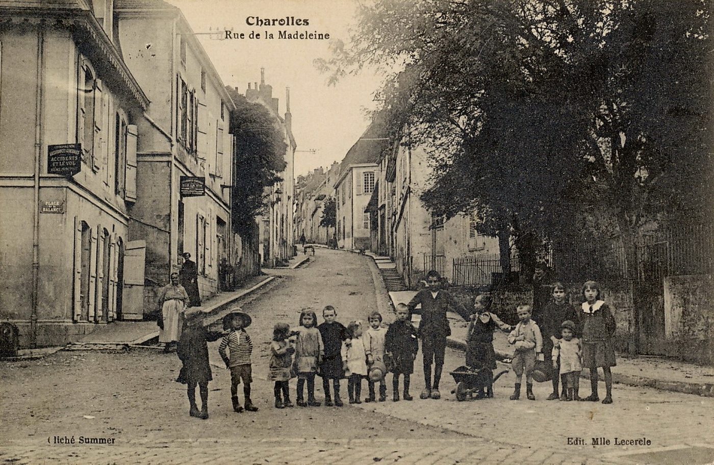 Charolles. Rue de la Madeleine.