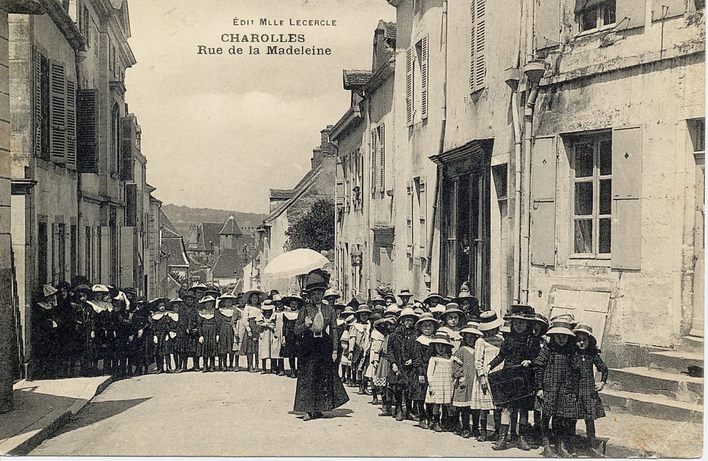 Charolles. Rue de la Madeleine.