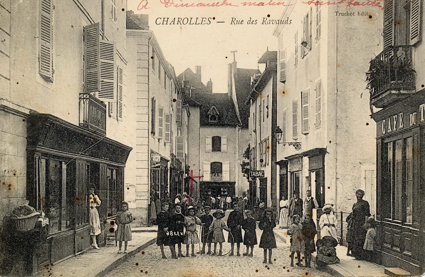 Charolles. Rue des Ravauds.