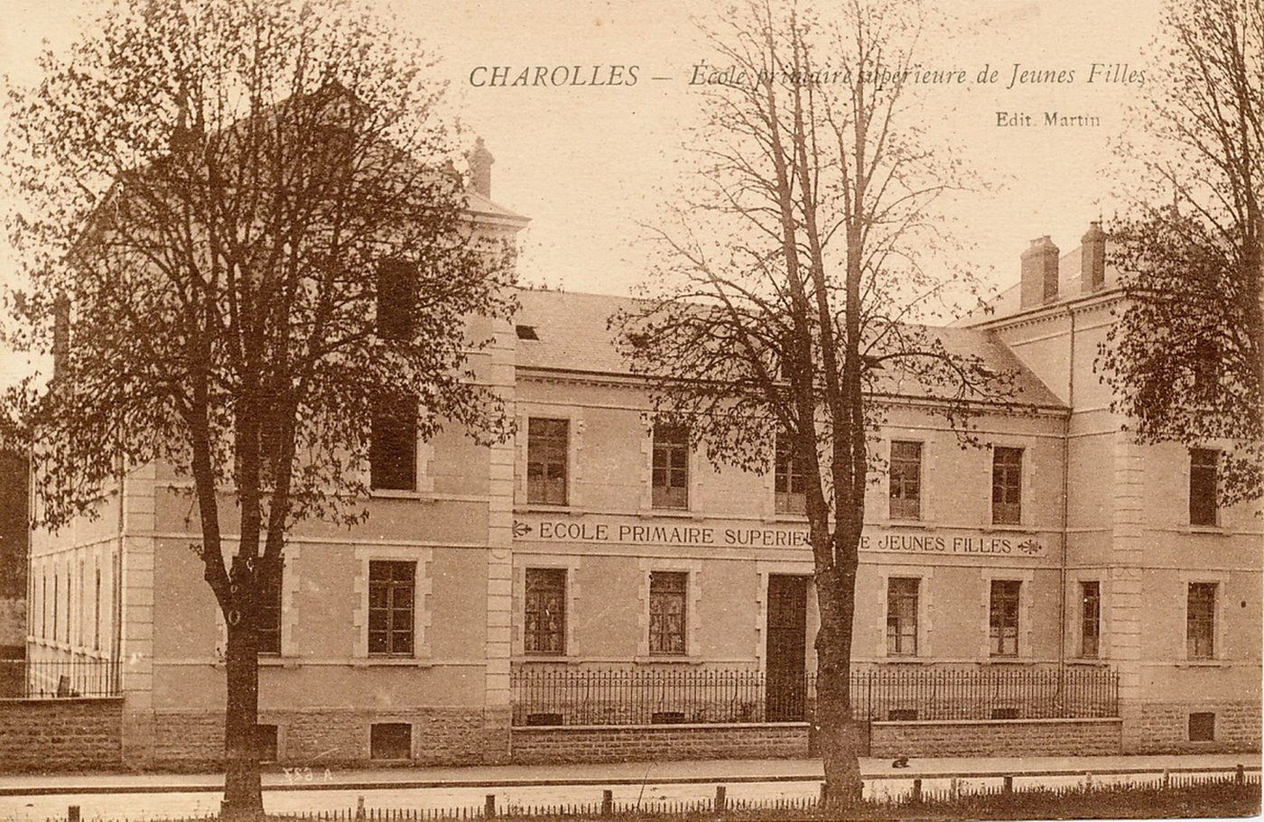 Charolles. Ecole primaire supérieure de jeunes filles.
