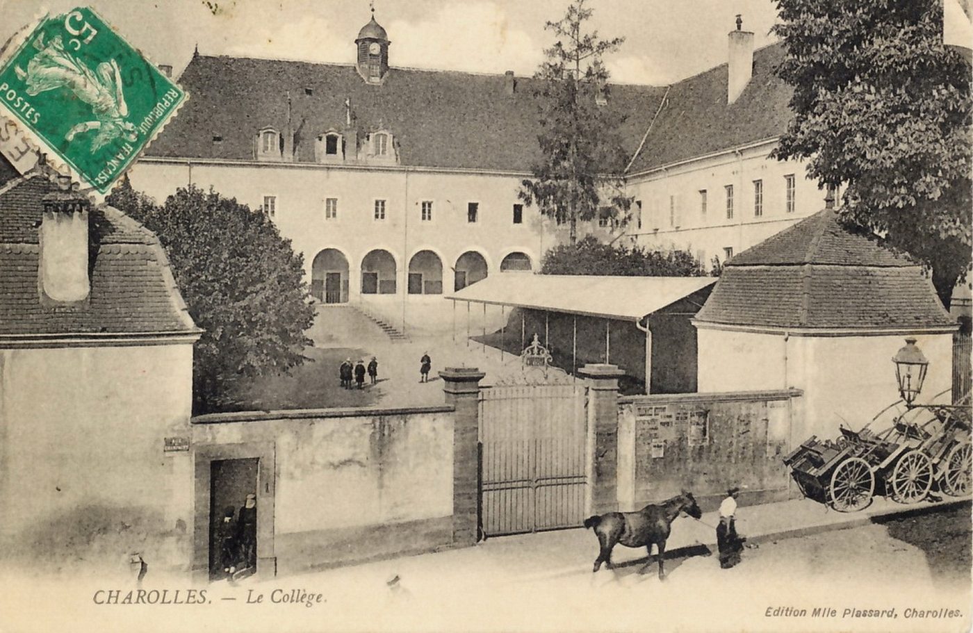 Charolles. Le collège.