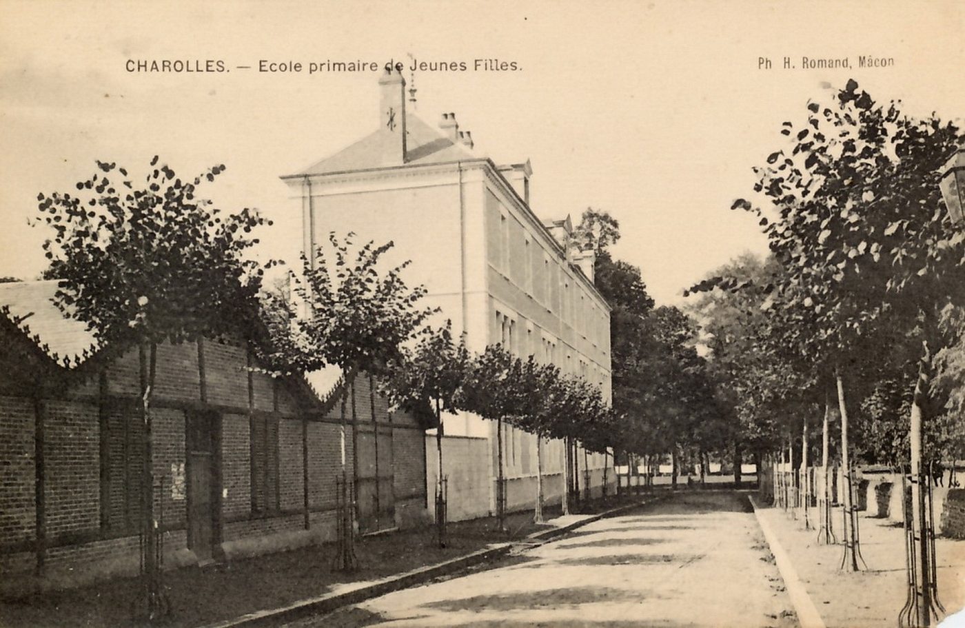Charolles. Ecole primaire de jeunes filles.