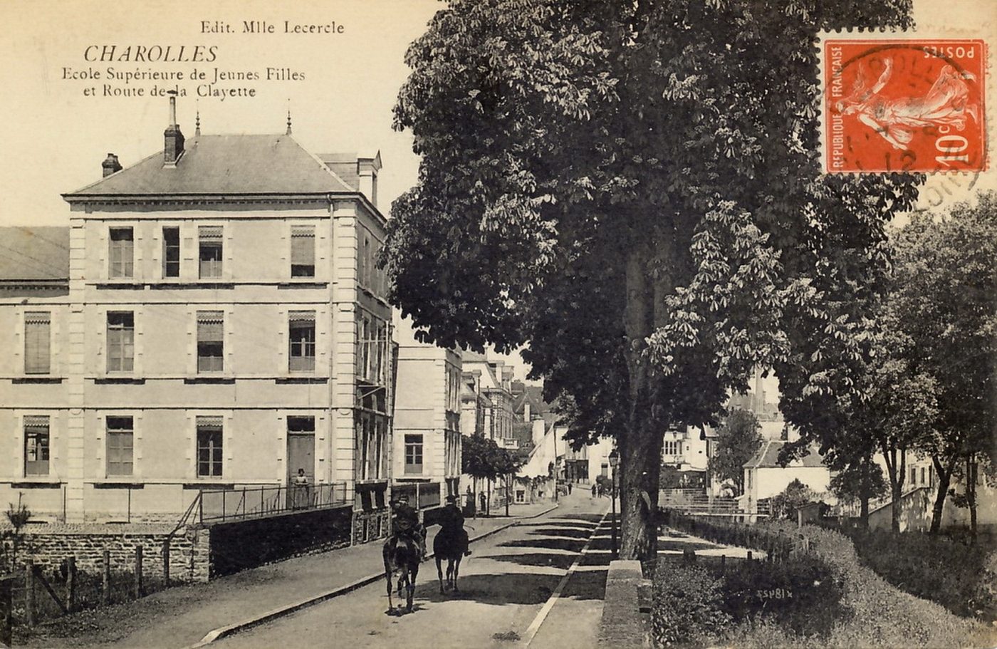 Charolles. Ecole supérieure de jeunes filles et route de la Clayette.