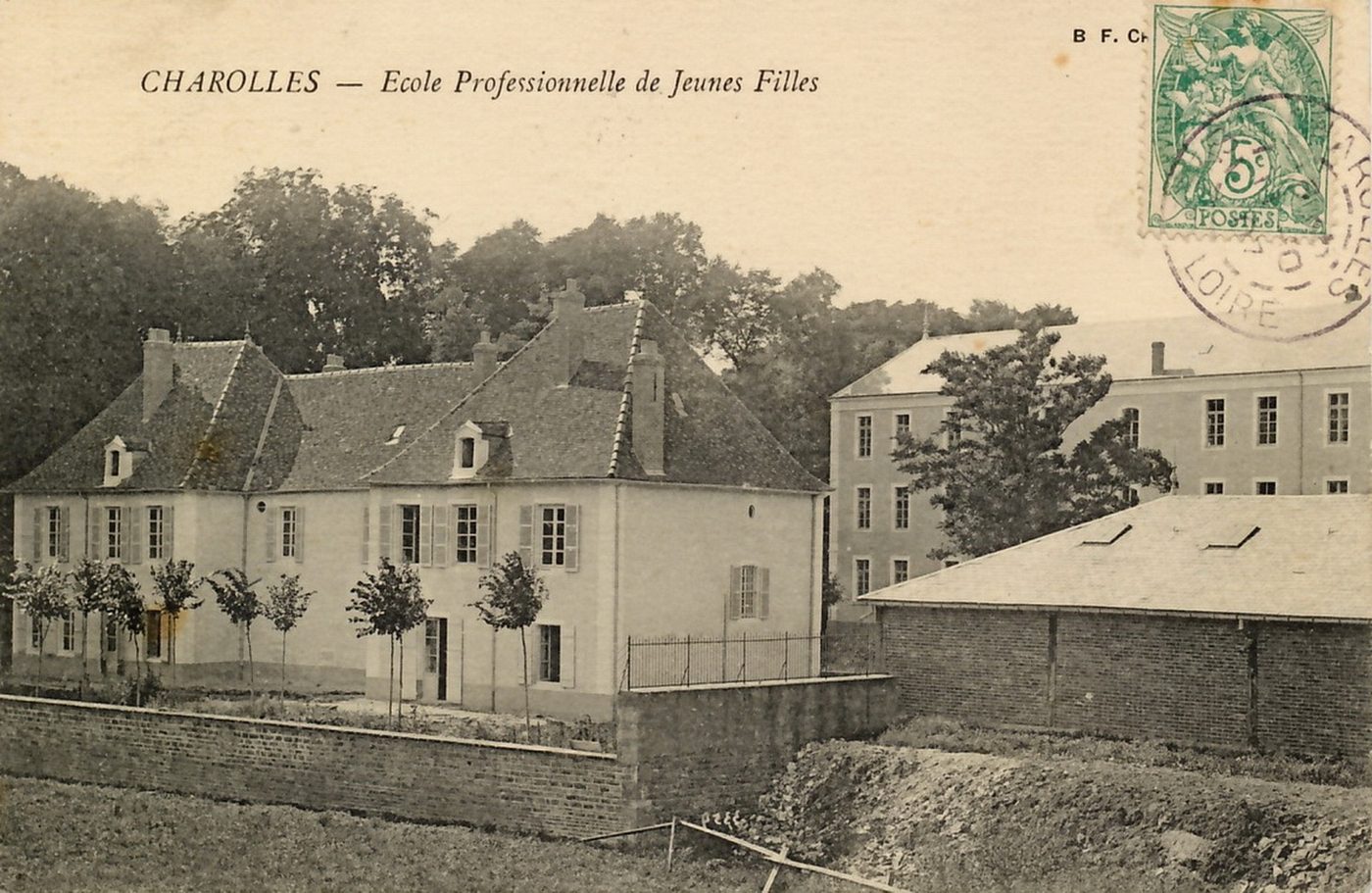 Charolles. Ecole professionnelle de jeune filles.