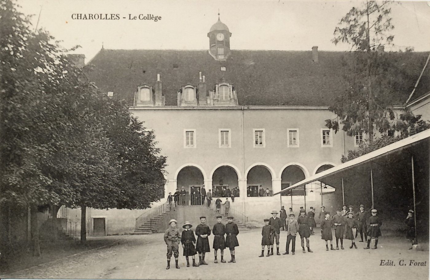 Charolles. Le collège.