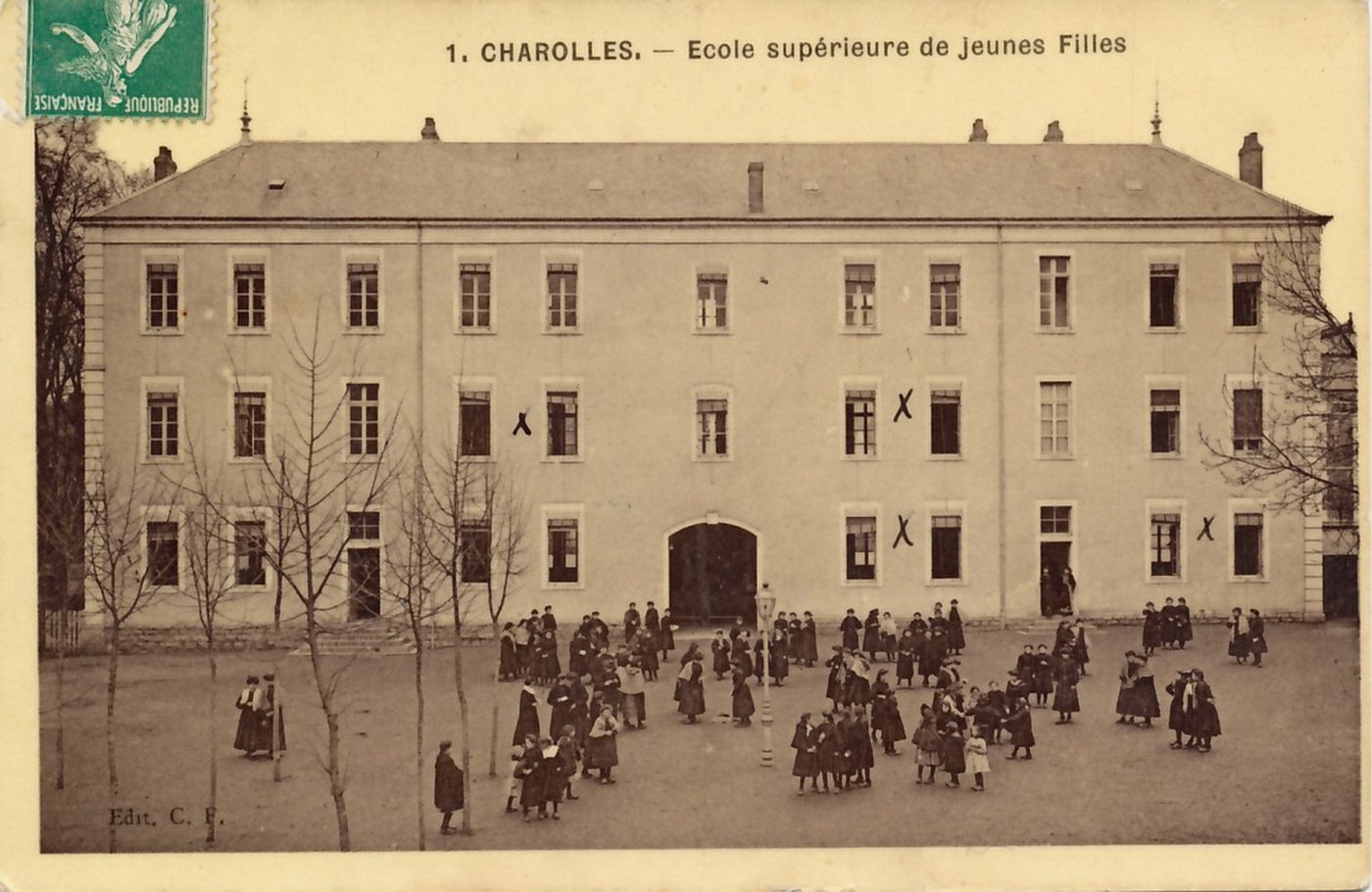 Charolles. Ecole supérieure de jeunes filles.