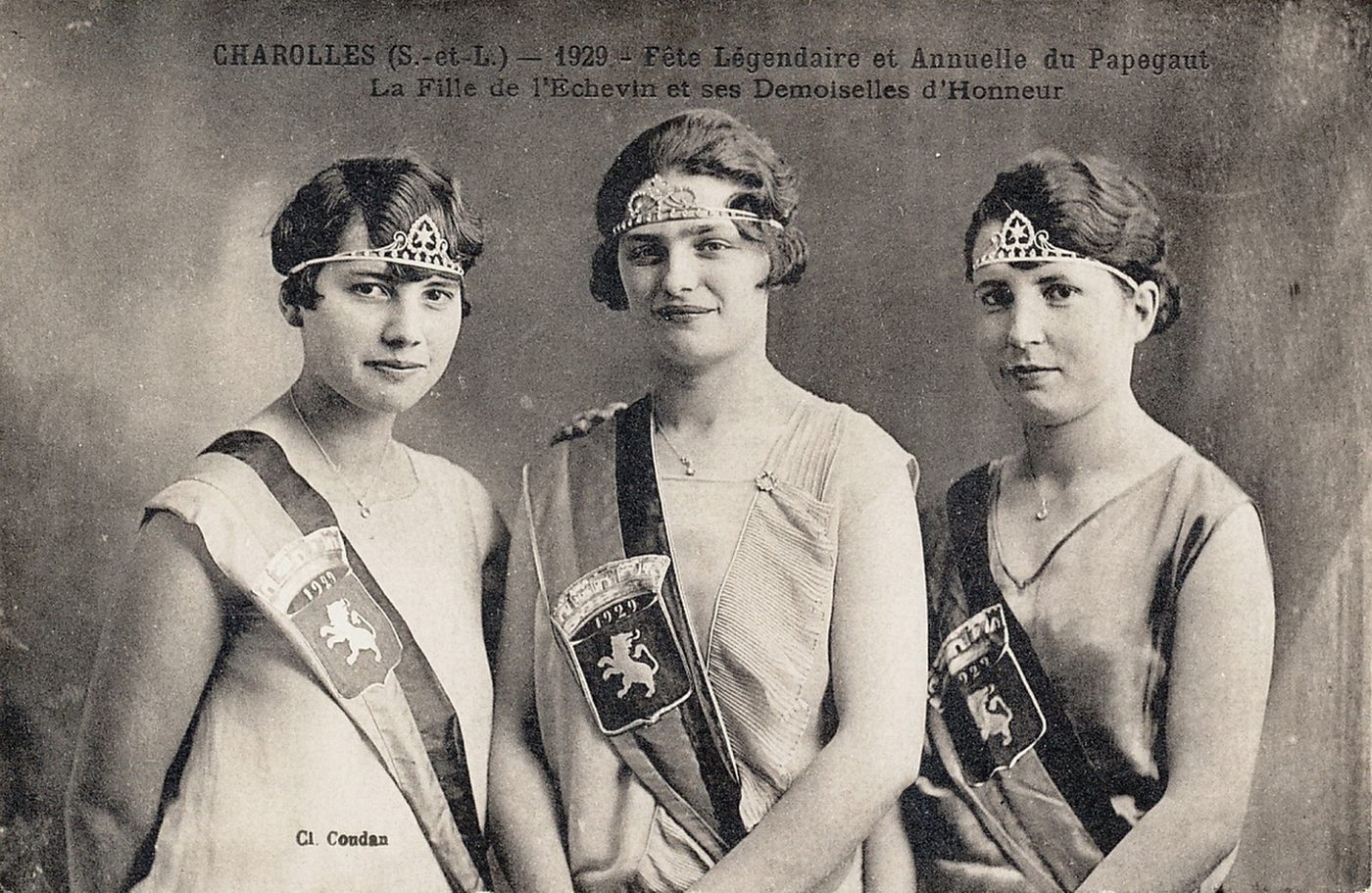 Charolles. Fête annuelle et légendaire de Papegault 1929. La fille de l'Echevin et ses demoiselles d'honneur.