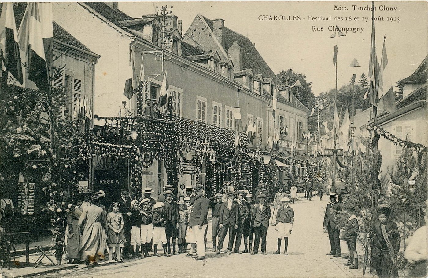 Charolles. Festival des 16 et 17 août 1913. Rue Champagny.