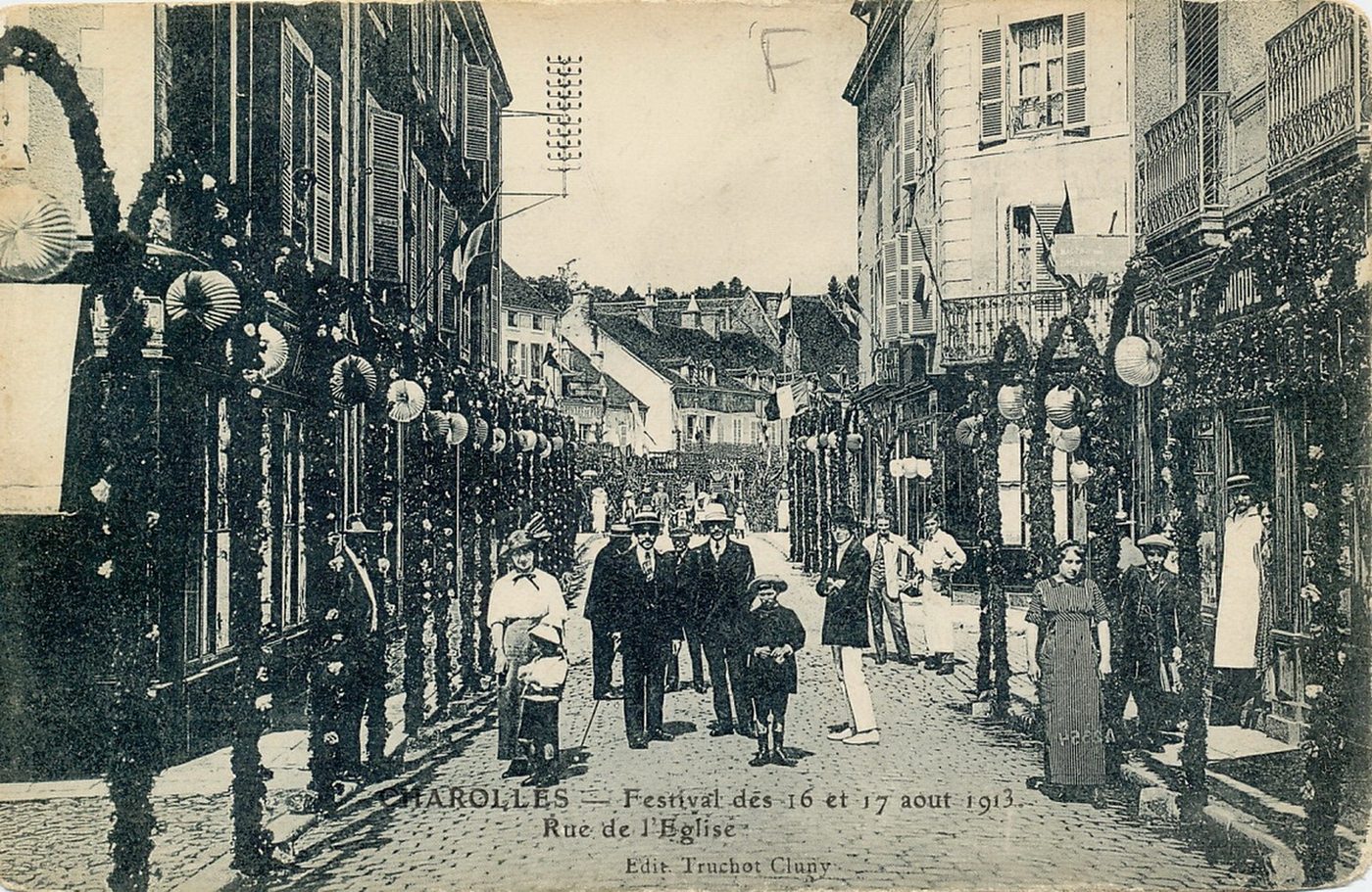 Charolles. Festival des 16 et 17 août 1913. Rue de l'église.