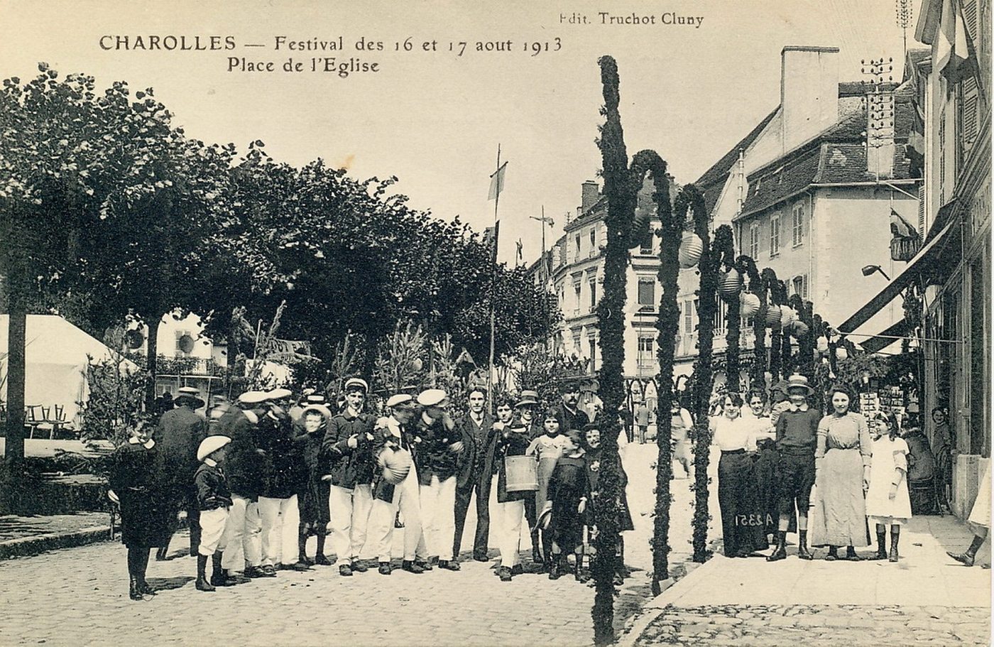 Charolles. Festival des 16 et 17 août 1913. Place de l'église.