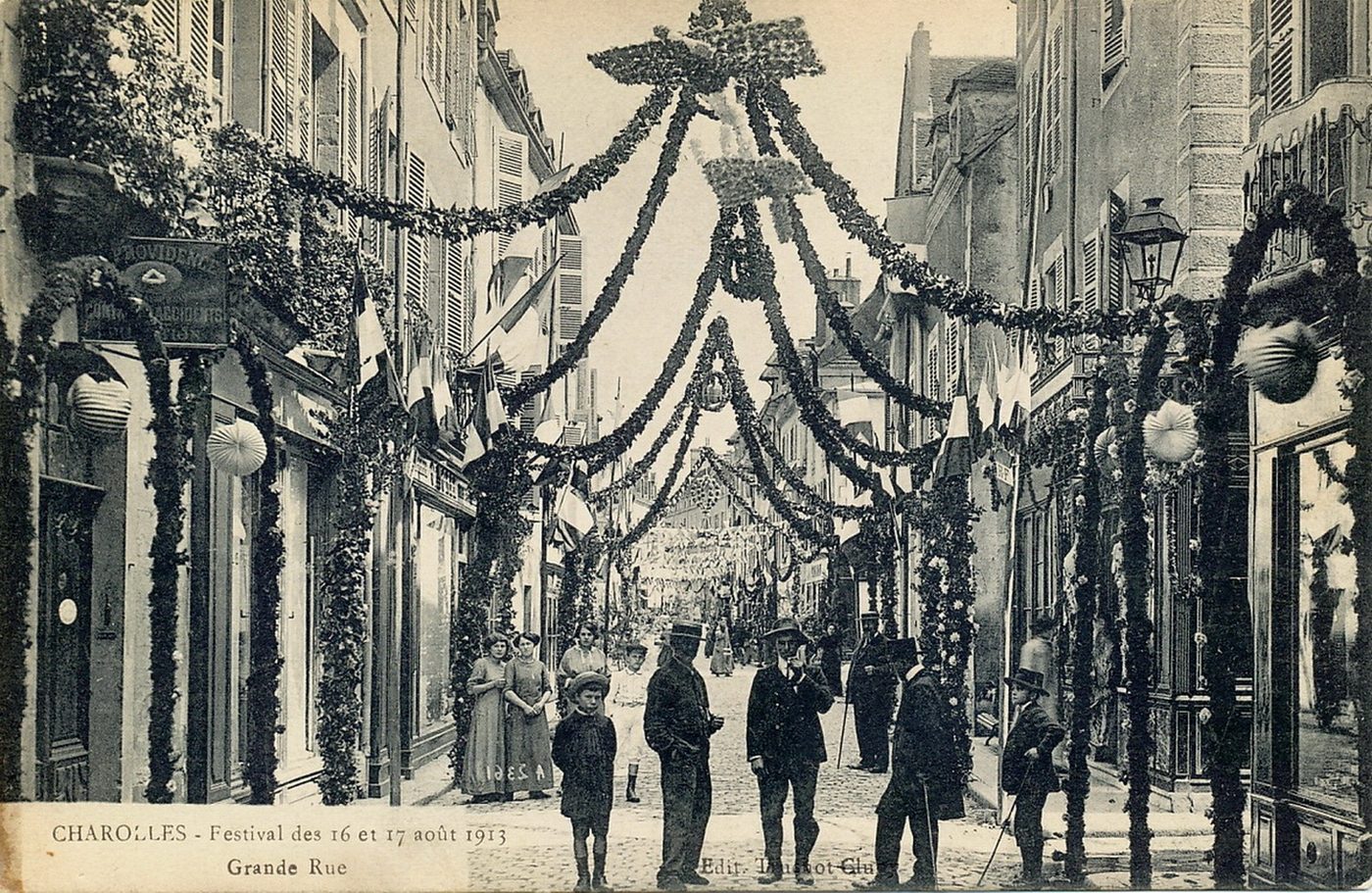 Charolles. Festival des 16 et 17 août 1913. Grande rue.