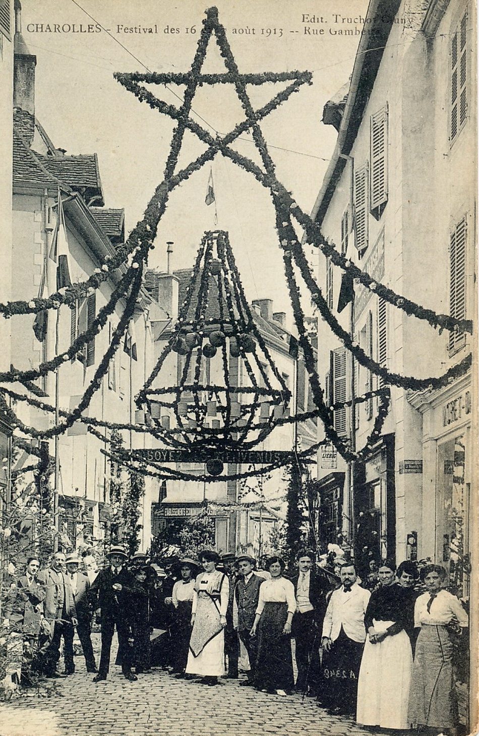 Charolles. Festival des 16 et 17 août 1913. Rue Gambetta.