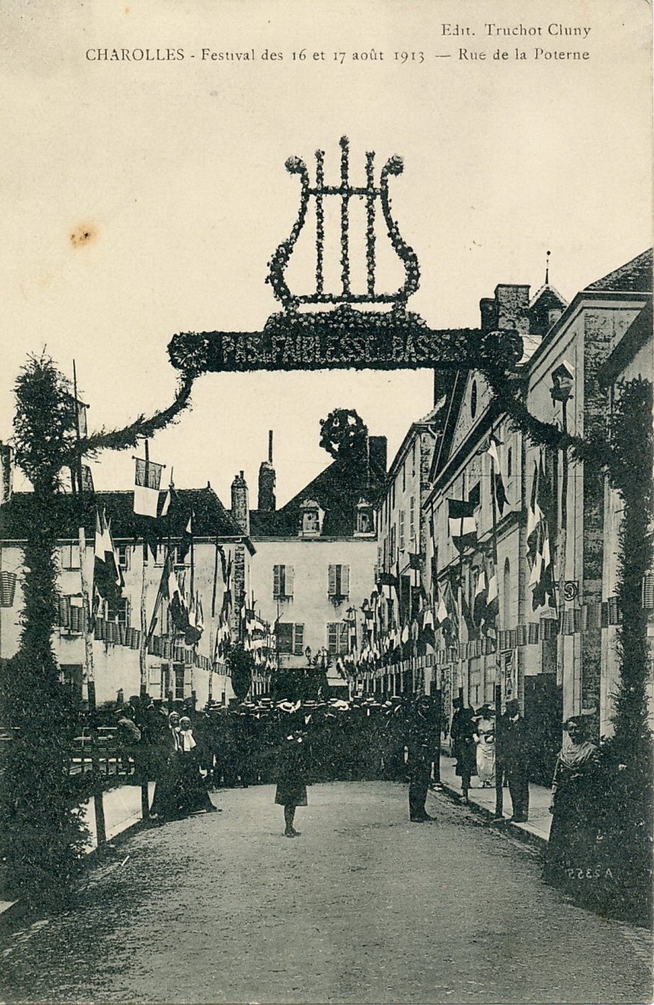 Charolles. Festival des 16 et 17 août 1913. Rue de la poterne.