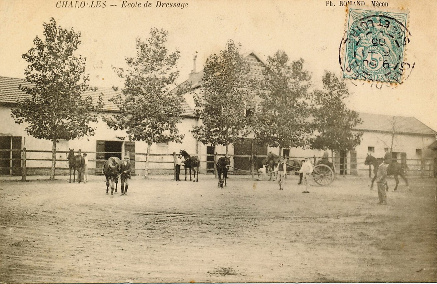 Charolles. Ecole de dressage.