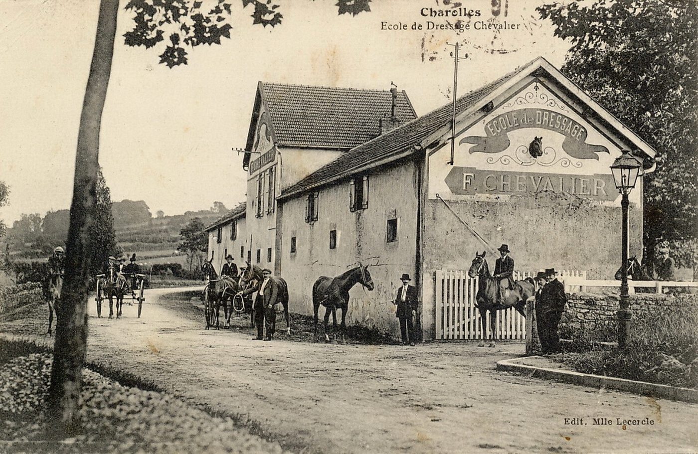 Charolles. Ecole de dressage Chevalier.