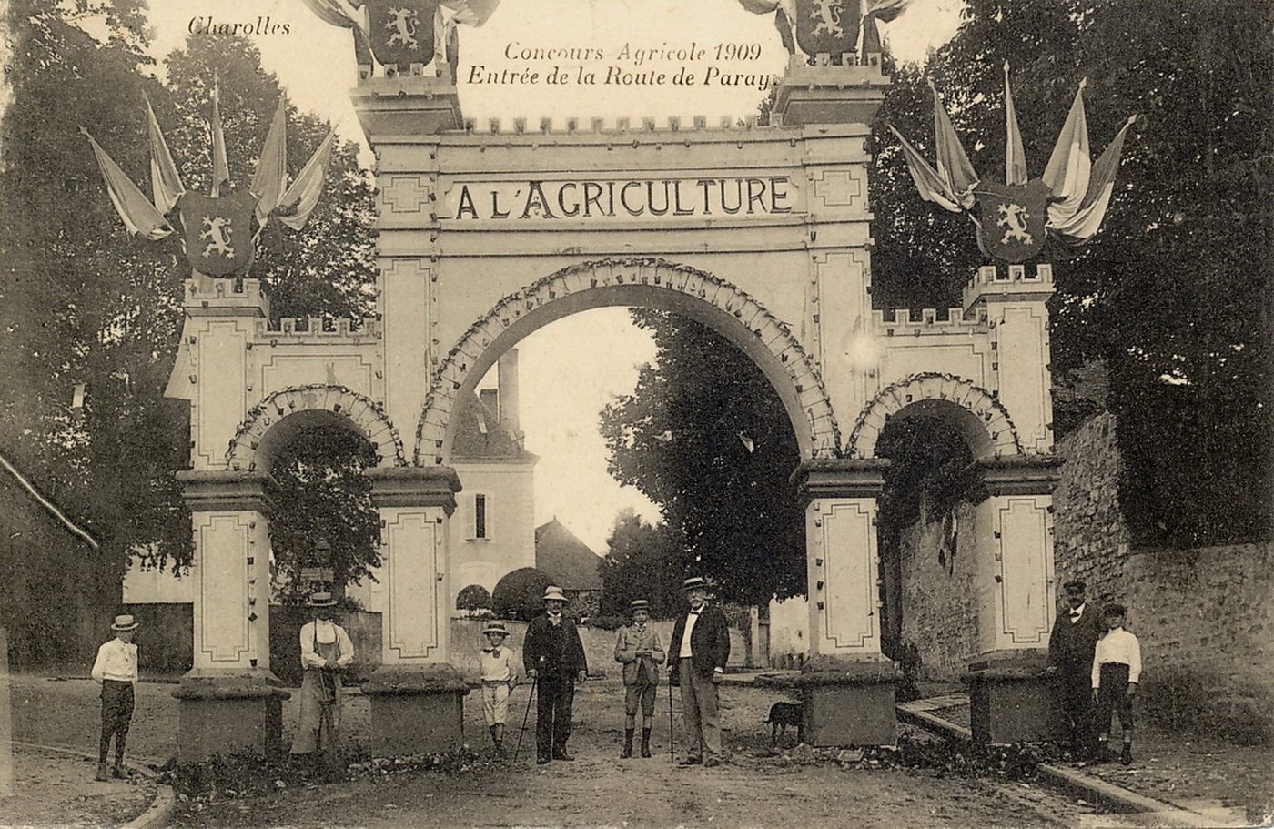 Charolles. Concours agricole 1909. Entrée de la route de Paray.
