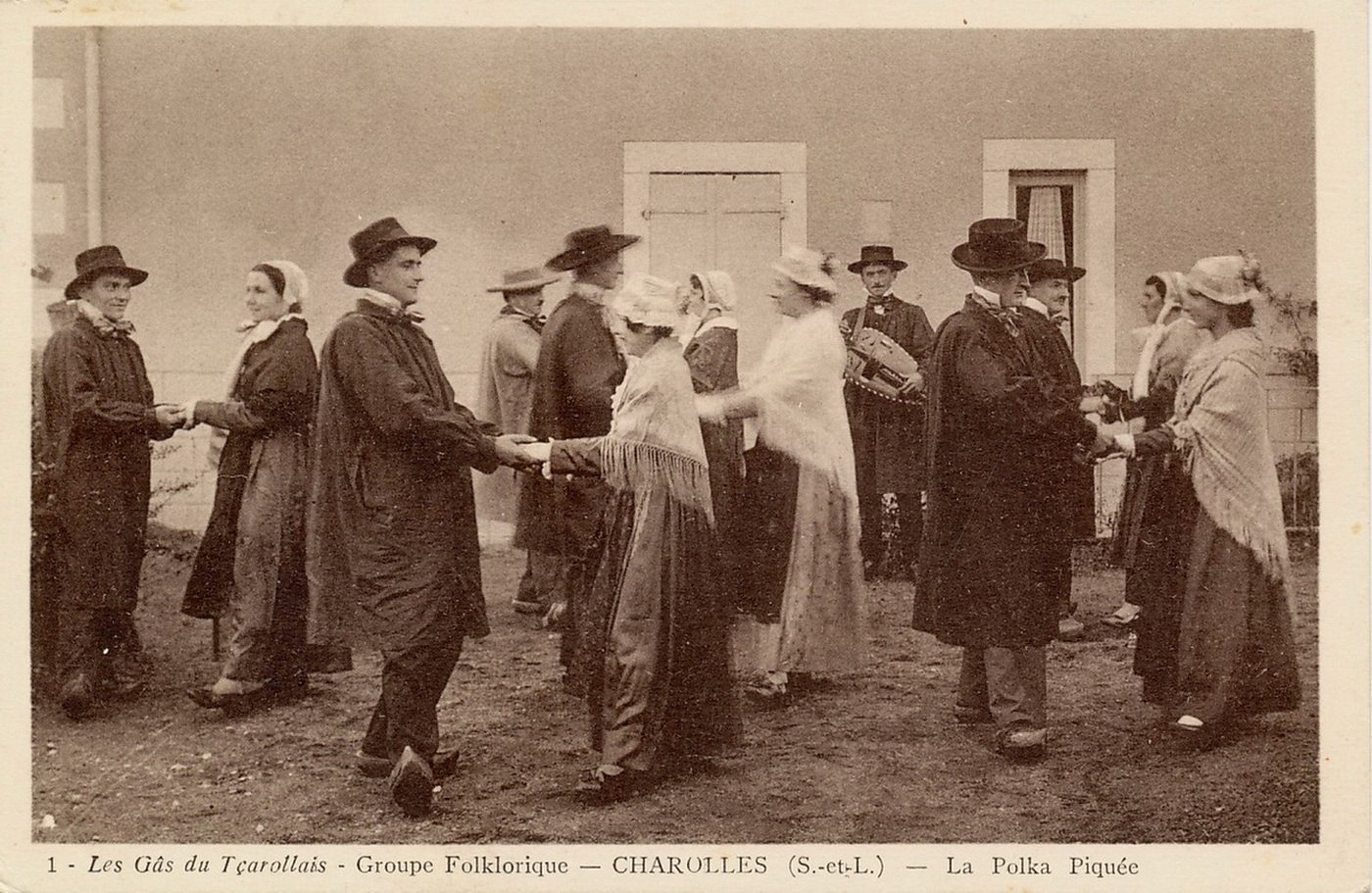 Les gâs du tçarollais. Groupe folklorique de Charolles. La polka piquée.
