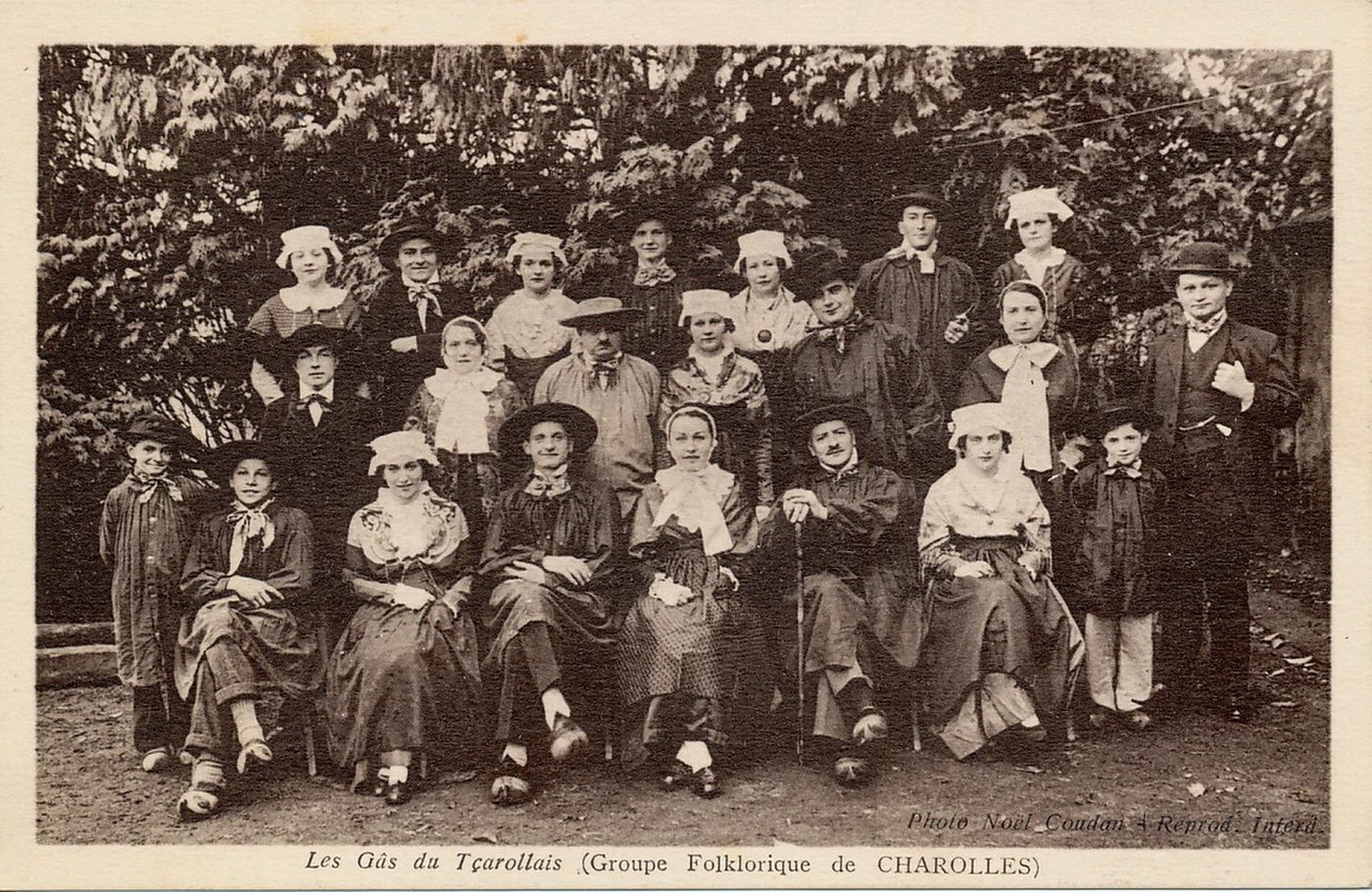 Les gâs du tçarollais. Groupe folklorique de Charolles.