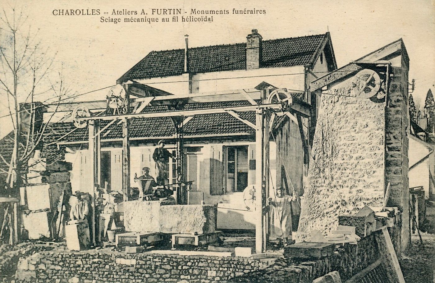 Charolles. Ateliers Furtin. Monuments funéraires. Sciage mécanique au fil hélicoïdal.