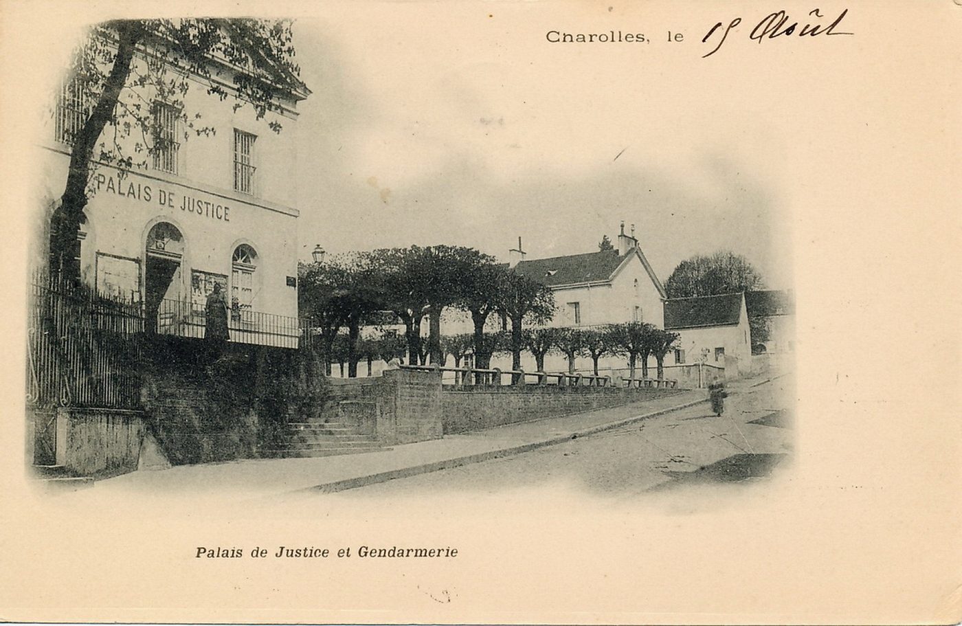 Charolles. Palais de justice et gendarmerie.