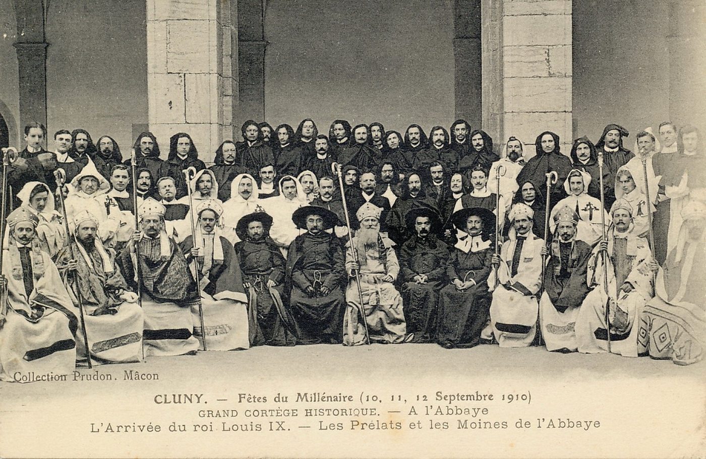 Cluny. Fête du millénaire 10, 11, 12 septembre 1910. Grand cortège historique. A l'abbaye, l'arrivée du roi Louis IX ; les prélats et les moines de l'abbaye.