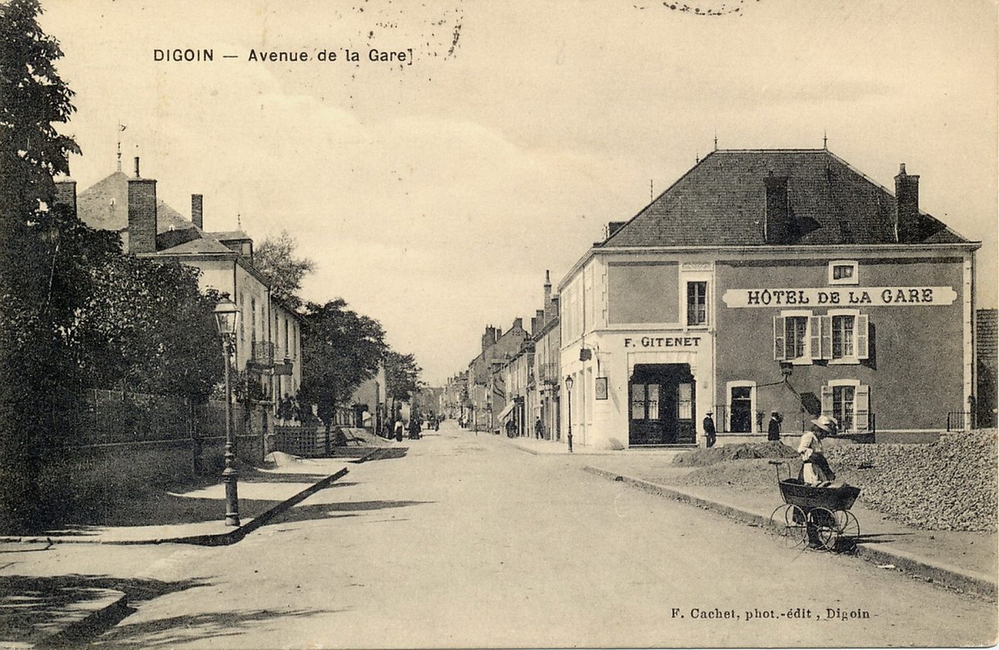 Digoin. Avenue de la gare.
