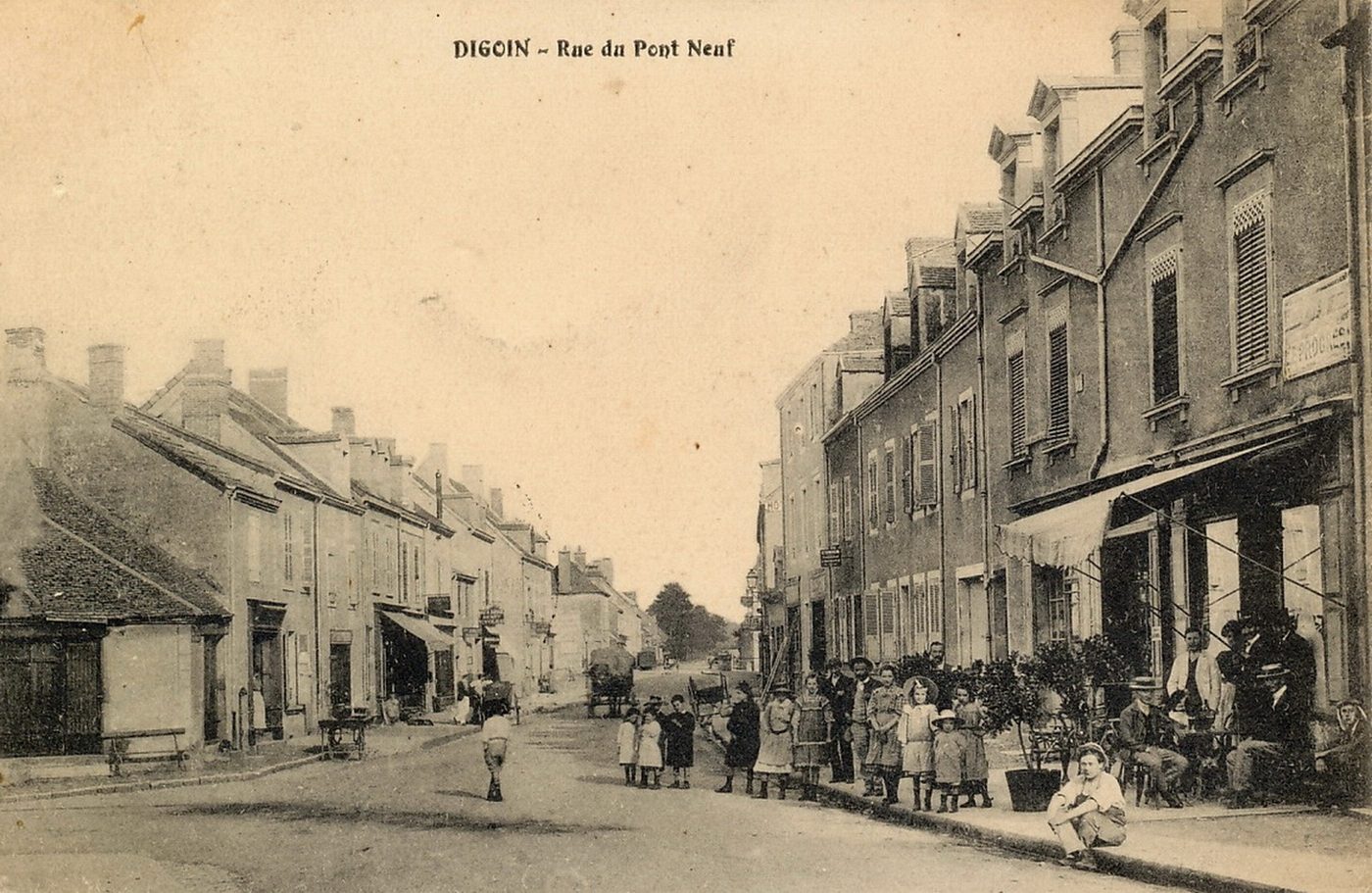 Digoin. Rue du pont Neuf.