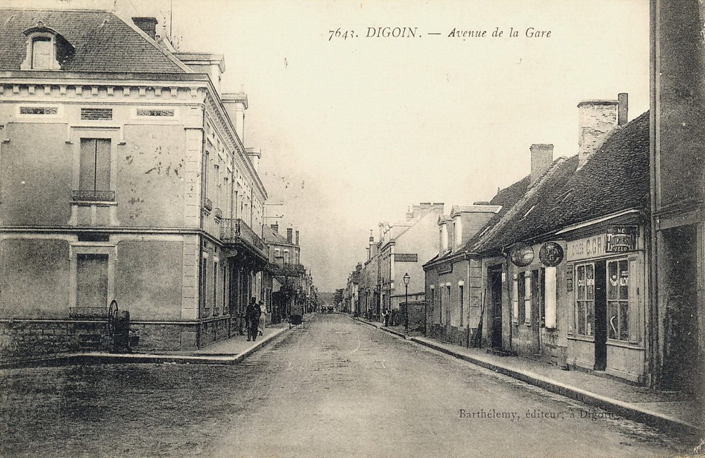 Digoin. Avenue de la gare.