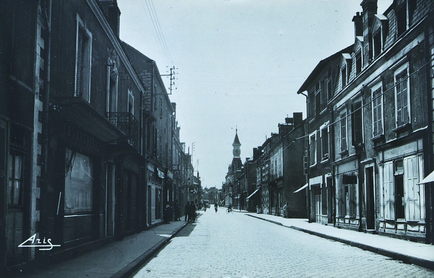 Digoin. Avenue Général de Gaulle.