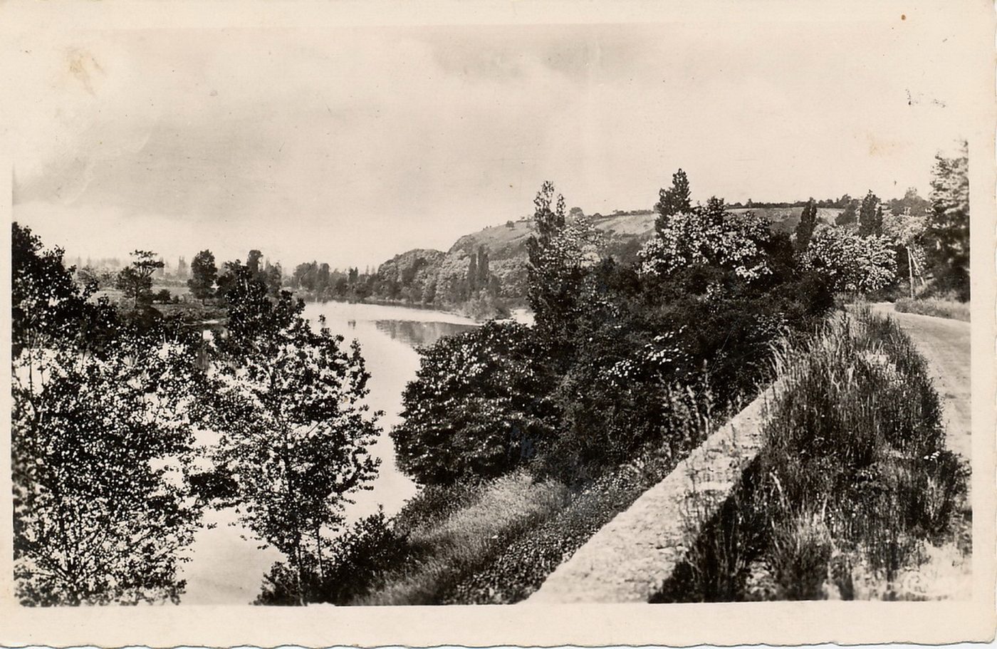 Environs de Digoin. La Loire au Reuil de Vaux.