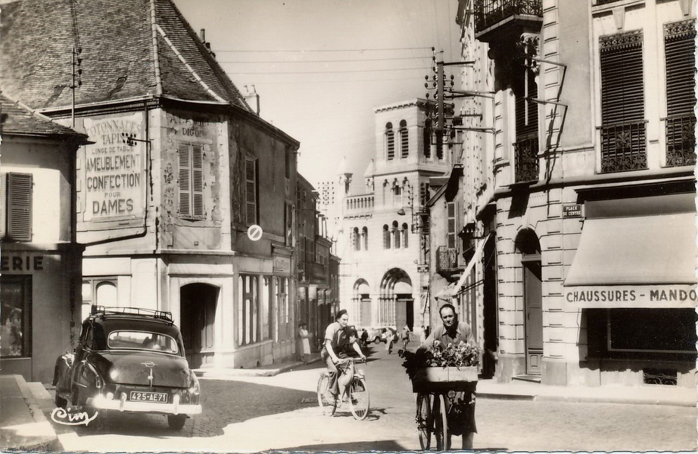 Digoin. Place et rue du centre.