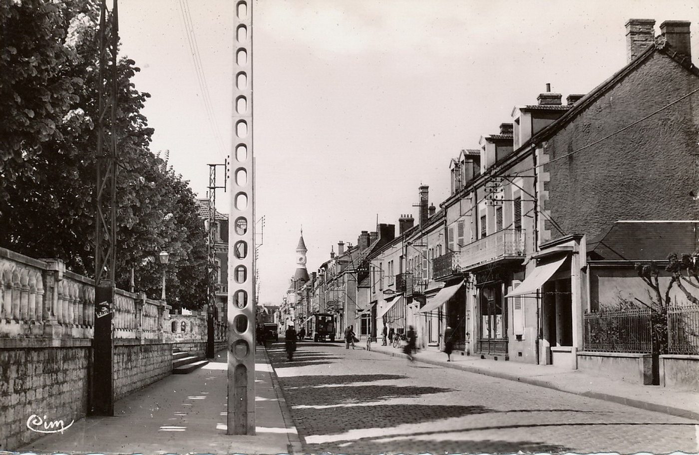 Digoin. Avenue général de Gaulle.