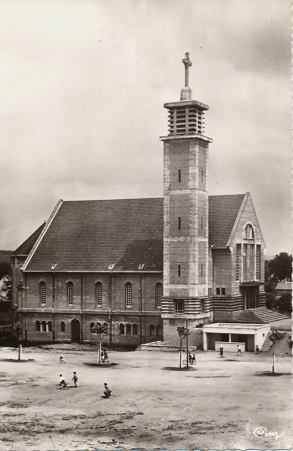 Digoin, La Brierette, église Saint-Bernadette.