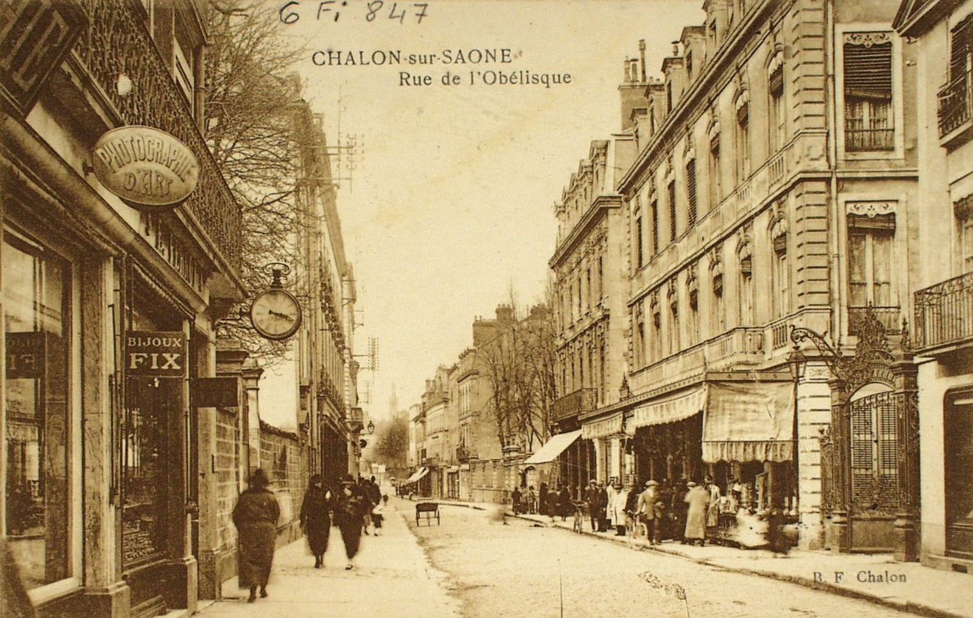 Chalon-sur-Saône. Rue de l'Obélisque.