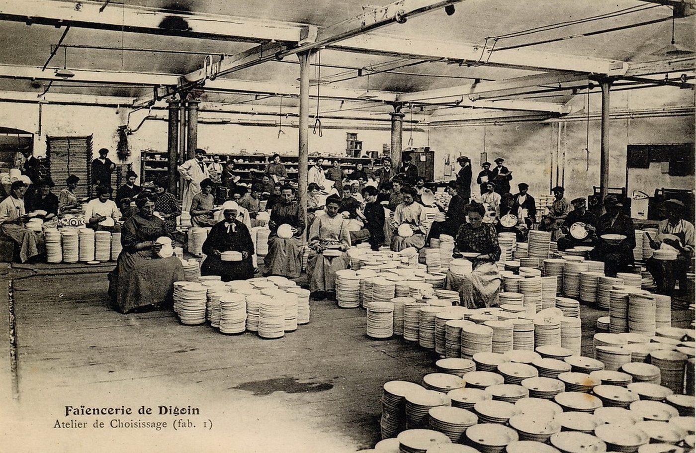 Faïencerie de Digoin. Atelier de choisissage.